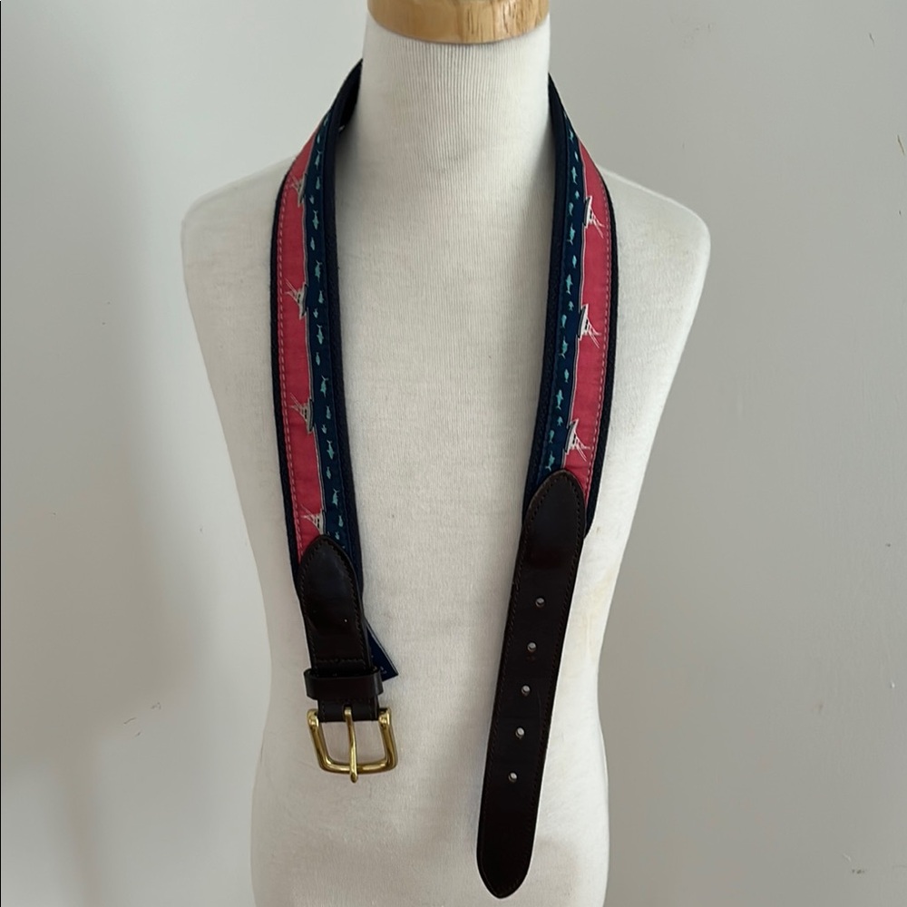 Vineyard Vines Nantucket Red/Blue Fishing Boat Print Cotton/Leather Belt sz 30